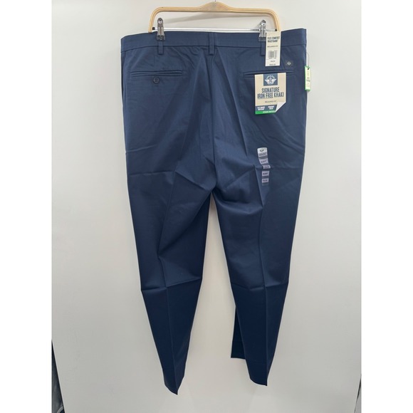 Dockers Signature Khaki Pants Men's 40x34 Navy Iron Free Relaxed Fit Classic NWT - Picture 2 of 12
